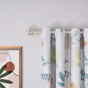 Paquete de 2 barras de cortina cuadradas de acrílico con extremos decorativos, montaje en pared, longitud ajustable de 48 a 84 pulgadas, acabado en níquel - Product Image 2