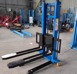 Apilador Eléctrico Portátil de 1 Tonelada y 500 kg con Plataforma Autocargable - Product Image 2