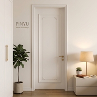 Armoire en bois massif blanc pur à quatre coins avec motifs floraux en relief, style français, pour chambre à coucher, idéale pour l'aménagement intérieur de gîtes et la réception des clients.