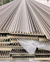 Panneau mural WPC imperméable en composite bois-plastique rayé, revêtement intérieur moderne pour la maison et le commerce