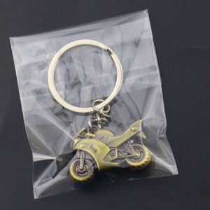 Porte-clés créatif 3D en métal en forme de casque de moto et pendentif de sac locomotive - Product Image 4
