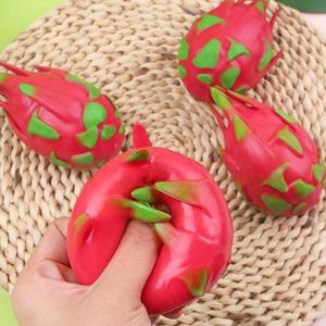 ของเล่นบีบคลายเครียดรูปผลไม้มังกร TPR โฟมนุ่มแบบกำหนดเอง ช่วยลดความเครียดและเพิ่มสมรรถภาพร่างกาย - Product Image 5