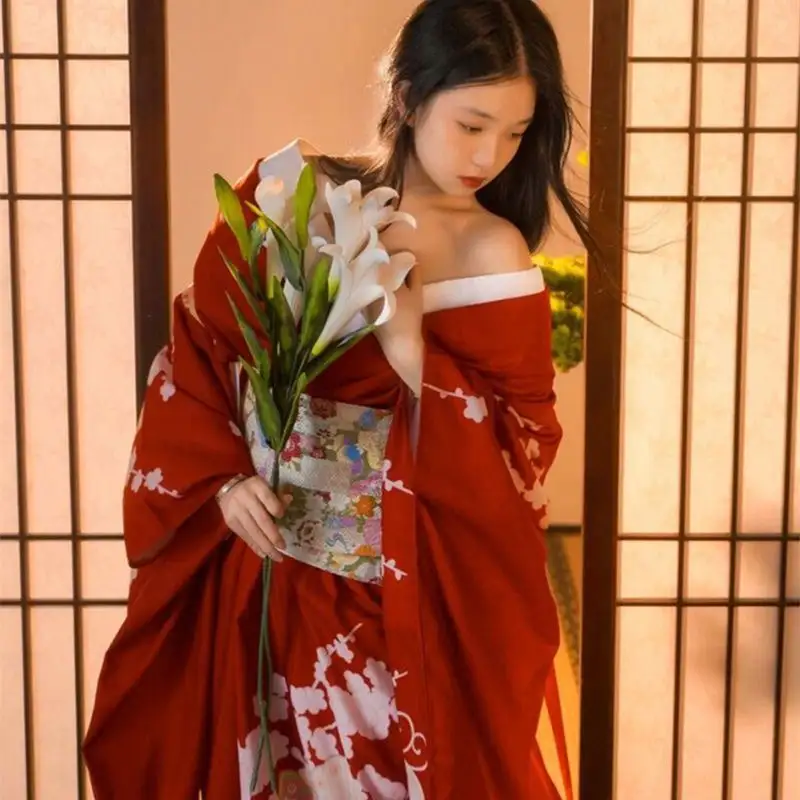 2024 ผู้หญิงเซ็กซี่สาวญี่ปุ่นแบบดั้งเดิมKimonoกับObiสีแดงดอกไม้พิมพ์แขนยาวYukataคอสเพลย์เวทีPerforming D