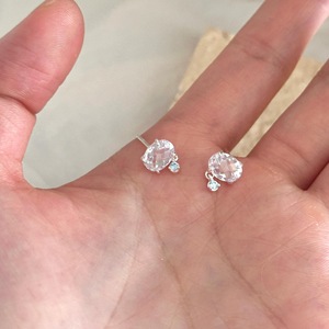 Pendientes de Plata de Ley S925 con Cristal Ovalado Transparente y Circonita Azul, Diseño de Lágrima Dulce y Fresco - Product Image 3