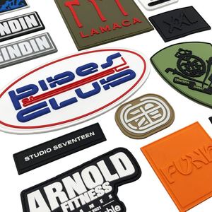 Patch en PVC en gros, étiquette logo 3D en caoutchouc gaufré personnalisé, patch en caoutchouc souple - Product Image 1