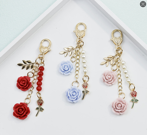 Porte-clés haut de gamme en alliage de résine Rose Camélia, pendentif pour clé de voiture, breloque pour clé USB, ornement de sac, décoration intérieure automobile, cadeau quotidien - Product Image 5