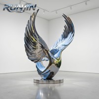 Statue d'oiseau moderne de grande taille en acier inoxydable soudé, poli miroir, de qualité architecturale, pour projet d'hôtel artistique