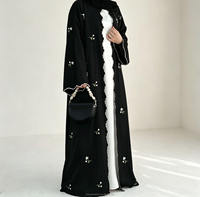 Abaya noire ouverte pour usage quotidien, en tissu Nida, avec broderie florale dispersée, bordure en dentelle festonnée, manches chauve-souris, style modeste, maxi, personnalisable