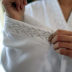 <span class=keywords><strong>Accappatoio</strong></span> in Spugna Super Morbido di Lusso per <span class=keywords><strong>Donna</strong></span>, 100% <span class=keywords><strong>Cotone</strong></span>, Logo Ricamato Personalizzato, Abbigliamento da Notte per Spa e Hotel, Stile alla Moda - Product Image 4