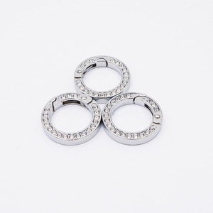 Boucle de bracelet ouverte ronde en argent plaqué 925 avec spirale incrustée de diamants pour la fabrication de bijoux - Product Image 3
