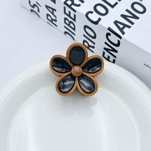 กิ๊บติดผมลายดอกไม้สไตล์ใหม่ แบบทรอปิคอลฮาวาย สำหรับผมครึ่งหัว  กิ๊บหนีบผมหลากสีสันสำหรับผู้หญิง - Product Image 4