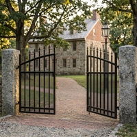 Portail de clôture en acier galvanisé à chaud et thermolaqué, design héritage, à double feuille, à pointe de lance, pour la protection des sites historiques