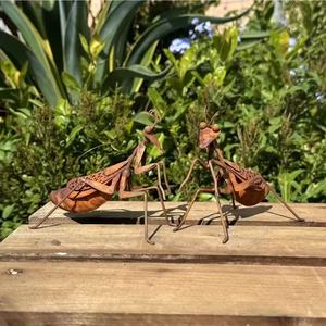 Ornement de <span class=keywords><strong>jardin</strong></span> en métal rouillé vintage en forme de <span class=keywords><strong>Mantis</strong></span> religieuse, sculpture d'insecte en fer résistante aux intempéries pour la décoration artistique extérieure de <span class=keywords><strong>jardin</strong></span> - Product Image 1