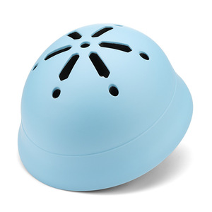 Casque pour enfants bleu clair en EPS respirant pour le roller et le vélo d'équilibre - Product Image 1
