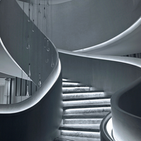 Prima Maßgefertigte Wendeltreppe mit Stahlrahmen, Holzstufen und Edelstahl-Handlauf - Platzsparende Treppe für Dachböden und Kleine Häuser
