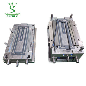 Molde de suspensión de plástico de hombro ancho para abrigos y trajes - Product Image 6