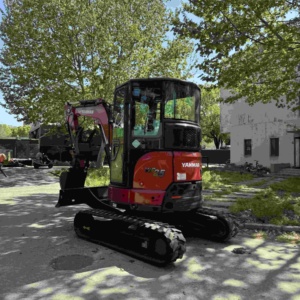 Mini-excavatrice Yanmar ViO35 rouge sur chenilles pour la construction - Product Image 3