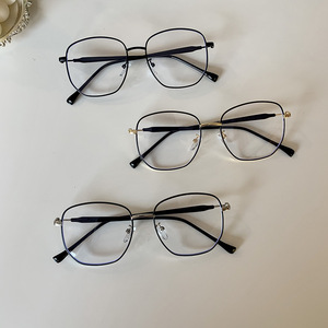 Monturas de Gafas Metálicas Rectangulares T1-7343, Anti Luz Azul, Montura Completa Unisex, Lentes AC Anti UV, Diseño Irregular - Product Image 1