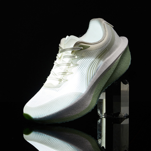 Scarpe da Corsa Firmate Leggere di Alta Qualità in Rete per Maratona e Scatto Veloce per Uomo e Donna con Piastra in Carbonio - Product Image 4