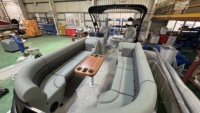 Bateau ponton flottant de luxe Kinocean 2026 de 27 pieds en aluminium avec moteur hors-bord de 7 m pour la pêche et les fêtes