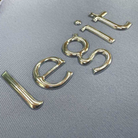 Étiquettes en TPU gaufrées transparentes personnalisées en gros avec logo 3D découpé au laser et transfert thermique pour vêtements