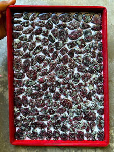 Pierre précieuse naturelle Eudialyte en vrac, formes et tailles variées, cabochon pour la fabrication de bijoux - Product Image 2