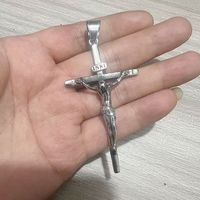 Collier pendentif croix de Jésus tendance en acier inoxydable de qualité, couleur argent/noir, sans perte de couleur, cadeaux significatifs pour femmes