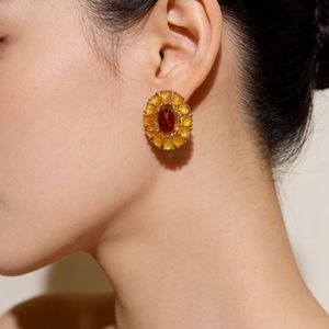 Pendientes de tuerca chapados en oro con forma de flor para mujer, joyería vintage de aleación para fiesta con engaste de bisel de cristal ámbar - Product Image 2