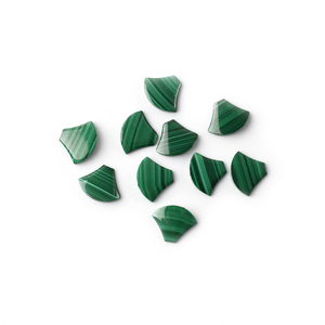 Pietre di Malachite Verde 10-12mm a Forma di Gonna, Dimensioni e Forme Personalizzabili, Prezzo Diretto di Fabbrica, Certificazione GIA, MOQ: 5 Pezzi - Product Image 1