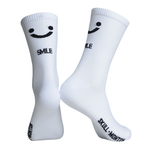 Chaussettes de cyclisme athlétiques personnalisées, chaussettes de vélo amusantes, respirantes, tricotées, techniques, performance estivale, chaussettes de cyclisme mi-mollet avec revers au bas - Product Image 1