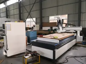 CNC Machin ing Center Disc Typ CNC-Fräser zum Acryl schneiden CNC Holz fräser mit ATC auf der Seite
