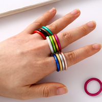 Bague en silicone multicolore de style européen et américain avec feuille d'or Ensemble de bagues incurvées pour femmes pour la fête