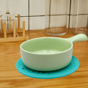 Set de table rond en silicone antidérapant et isolant thermiquement avec motif floral pour la cuisine et la salle à manger - Product Image 2