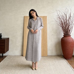 Abaya de luxe plissée imprimée en polyester de qualité supérieure pour femmes musulmanes - Fournisseur en gros de robes modestes sur mesure - Product Image 3