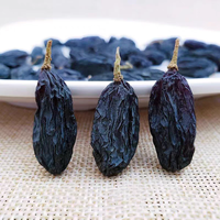 Raisins secs noirs en gros, décoration, fraîchement faits, raisins secs de haute qualité