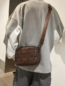 Sac à bandoulière décontracté pour homme, nouveau style, vente en gros, logo personnalisé, antivol, en cuir PU imperméable - Product Image 4