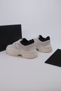 นักออกแบบแบรนด์หรูสร้างสรรค์รองเท้าสเก็ตบอร์ดสไตล์สปอร์ตด้วยผ้าตาข่ายระบายอากาศ เหมาะสำหรับทุกโอกาสและการใช้งานแบบลำลอง - Product Image 3