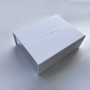 Caja de Regalo de Cartón con Cierre Magnético, Diseño de Lujo en Color Plateado, para Empaque de Productos de Belleza, con Logotipo Personalizado - Product Image 2