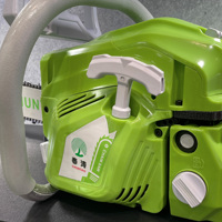 Tronçonneuse à essence professionnelle pas chère 5200 pour Hus365 coupe du bois main tenant la tronçonneuse à chaîne de scie à essence