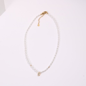 Collares de Perlas de Arroz de Diseño Veraniego, Colgante Redondo de Cristal de Acero Inoxidable, Collar de Perlas Naturales para Mujer - Product Image 3
