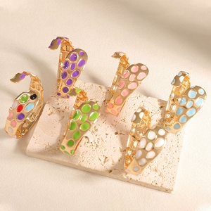 กำไลข้อมือดีไซน์เรขาคณิตแบบใหม่จาก Jingciren Boutique กำไลแฟชั่นแบบเปิดลายฉลุสีสันสดใสเคลือบน้ำมัน - Product Image 2