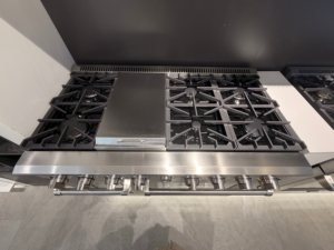 48 pulgadas 7.0 pies cúbicos Estufa Comercial de Cocina con 7 Quemadores de Gas, Horno de Convección a Gas y Plancha de Acero Inoxidable - Product Image 3