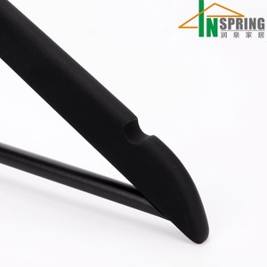 Cintres en <span class=keywords><strong>bois</strong></span> enduits de peinture en caoutchouc de couleur noire pour adultes - Product Image 5