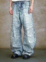 Jean en denim bleu clair délavé pour homme, coupe baggy, style streetwear, motif froissé, avec strass, jambe large