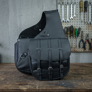 Sac de selle en cuir véritable sculpté à la main pour utilisation équestre, moto ou western, avec accessoires en acier inoxydable personnalisés - Product Image 3
