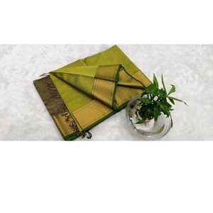 Sari Maheshwari de Algodón y Seda Verde Bosque con Pequeños Cuadros Tradicionales, Elegante, Tejido a Mano, Diseño Étnico, para Bodas, Fiestas y Eventos - Product Image 5