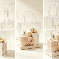 Sac fourre-tout en PVC transparent avec poignée carrée rigide, logo et couleur personnalisés pour les cadeaux de mariage, les cosmétiques, les emballages floraux pour fêtes