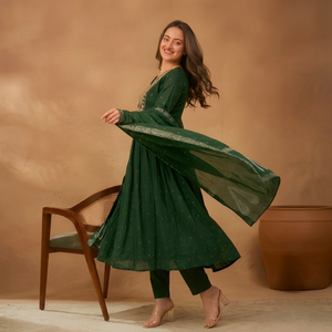 Ensemble Anarkali Salwar Kameez en mousseline de soie verte brodée de fleurs, tenue de fête pour femmes, tenue modeste avec dupatta - Product Image 1