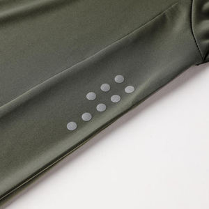 Camiseta Deportiva de Manga Larga para Hombre, Corte Ajustado, 190 GSM, Compresión Elástica, para Gimnasio y Running, Diseño Liso Teñido, con Logotipo Personalizado OEM - Product Image 4