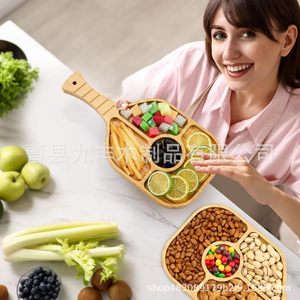 Bandeja de servir de madera Jiufeng con forma de raqueta, con asa y múltiples compartimentos para aperitivos, frutas, nueces, queso y charcutería. - Product Image 3